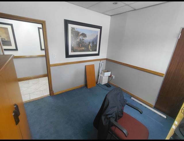 573M² OFFICE FOR SALE IN BRYANSTON
